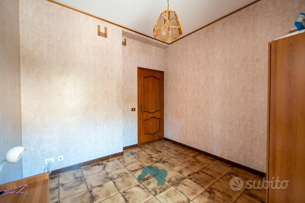 Rooms - Villa Portion with Courtyard in Poli