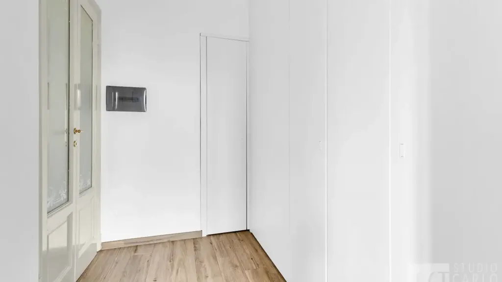 Esik - Rusticated Flat with Balcony in Milan
