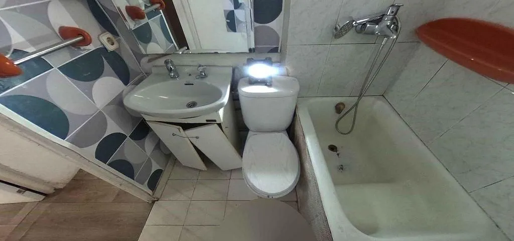 Bathrooms - Flat with Lift in Aluche, Madrid