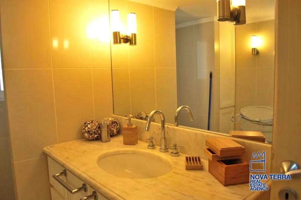 Salles de bain - Luxurious Apartment with Forest View in Vouliagmeni