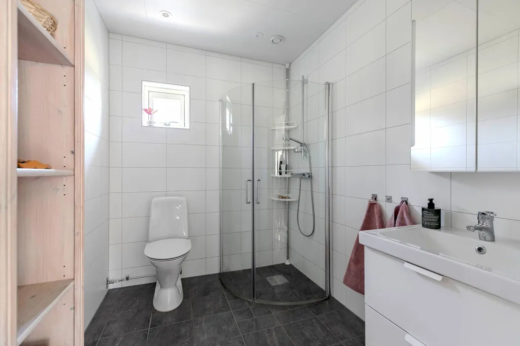 Salles de bain - Modern Villa with Garden near Aneby