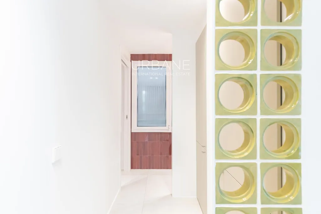Esik - Designer Flat with Terrace in Sant Antoni, Barcelona