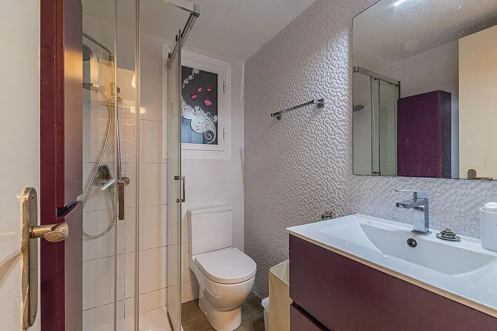 Vannitoad - Apartment with Potential in Sant Antoni, Barcelona