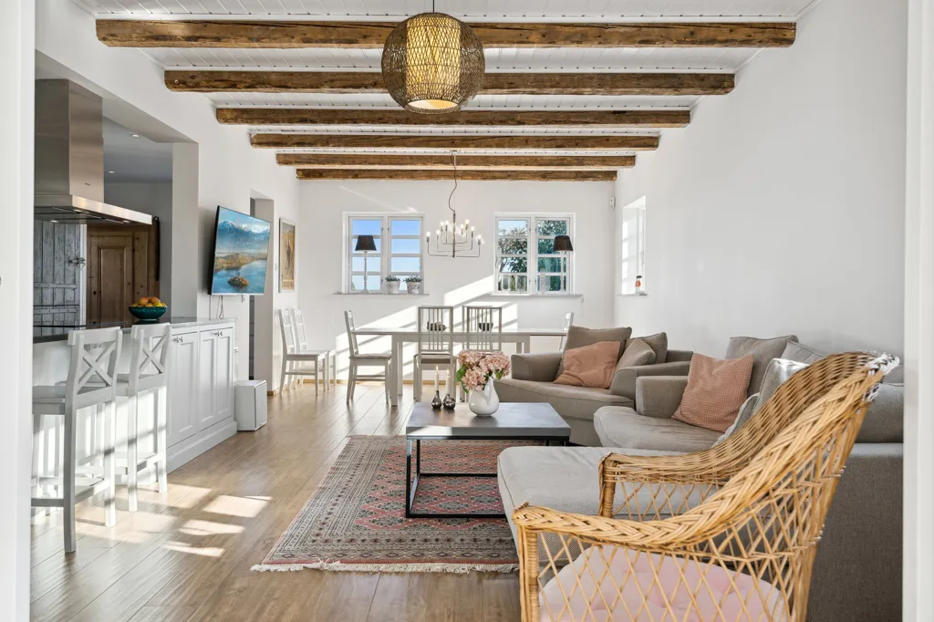 Elutuba - Renovated Villa with Waterside in Strøby Egede