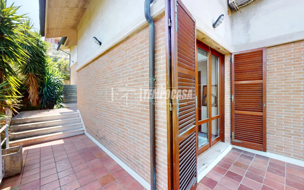 Terrasse - Elegant Villa with Two Units in Camerata Picena