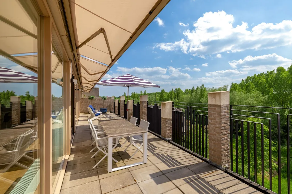 Terrass - Luxury Penthouse with Castle View in Beeckendael
