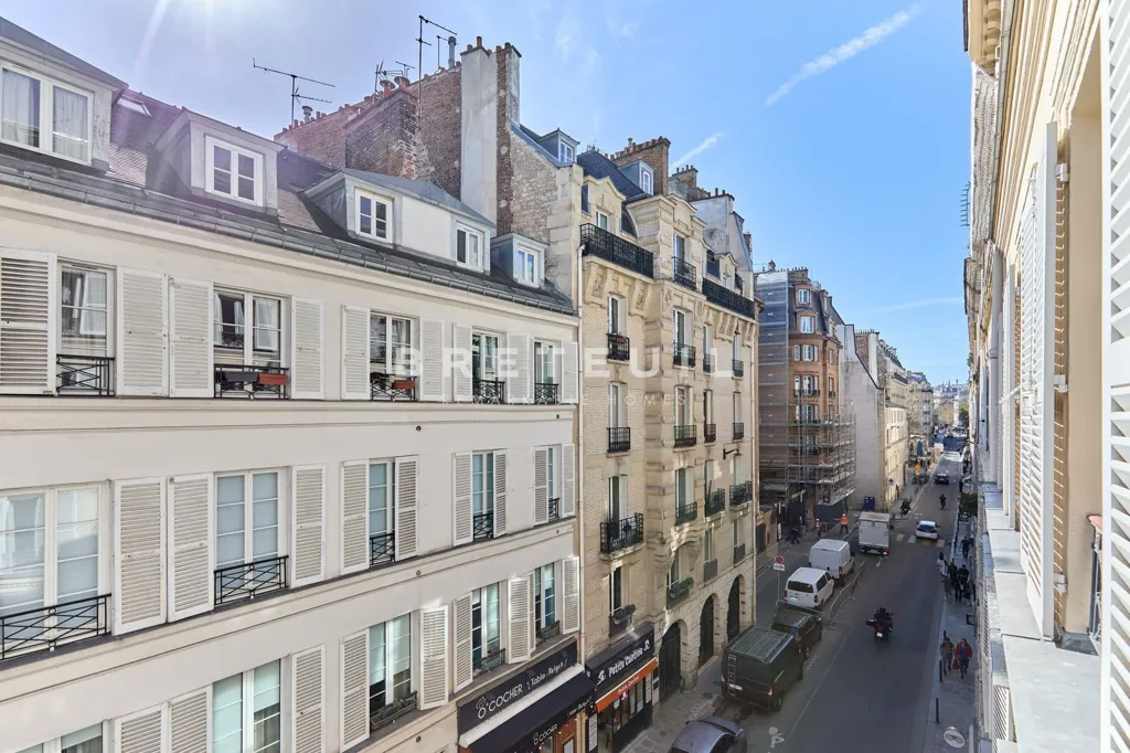 Balcony - Bright Apartment with South View near Bon Marché