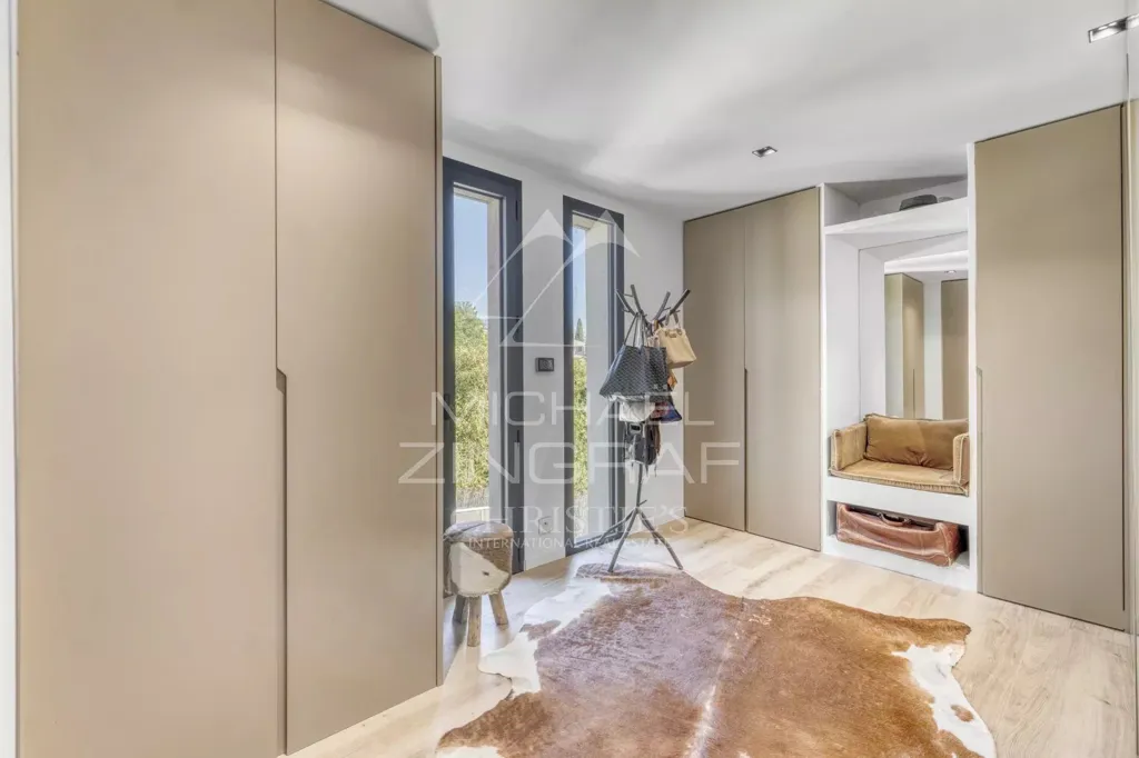 Toad - Contemporary Villa with Pool near Valbonne