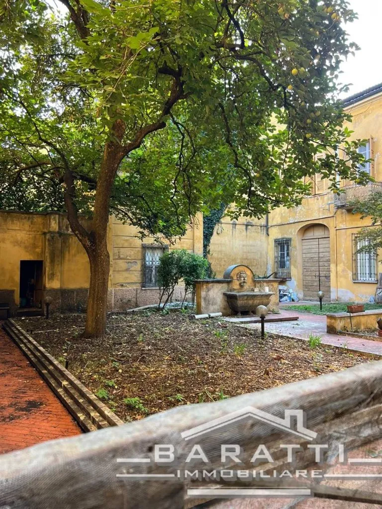 Garden - Ground Floor Apartment with Balcony in Mantua