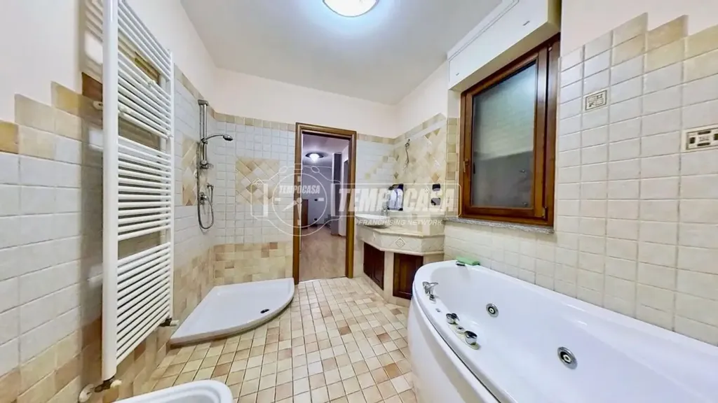 Salles de bain - Villa with Private Garden in Robassomero