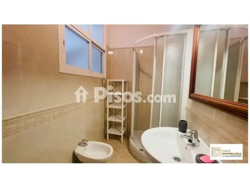 Salles de bain - 3-Bed Apartment with East View in Cádiz