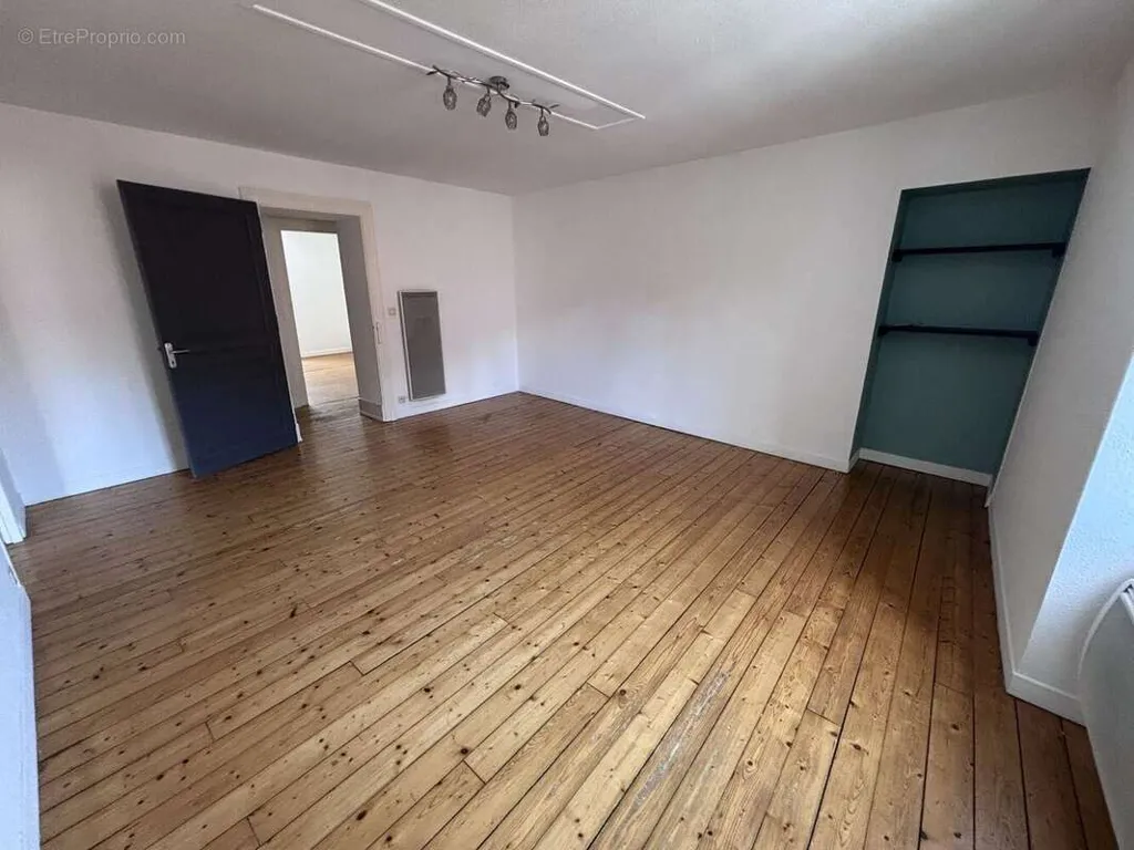 Toad - 4-Bed Apartment in Port-sur-Saône