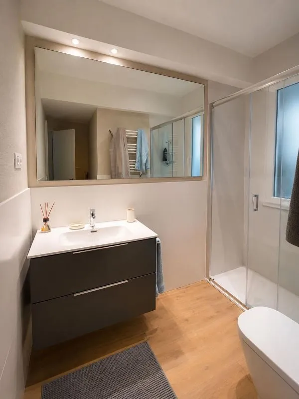 Bathrooms - Furnished Flat in Indautxu with 3 Bedrooms