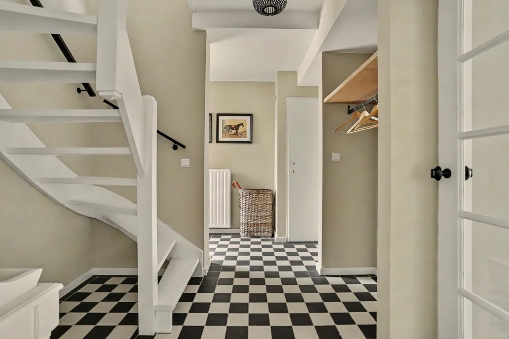Entrée - Modernised Two-Storey House with Garden in De Elst