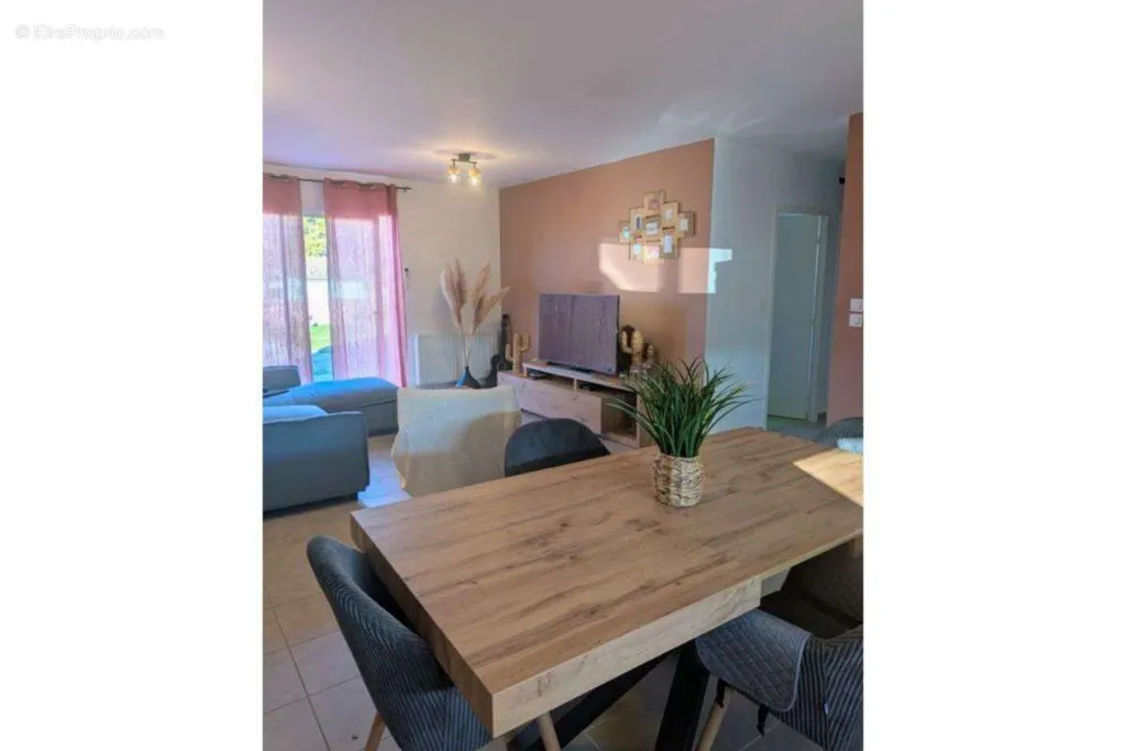 Salle à manger - Maison Individuelle avec Terrain à Saint-Savin