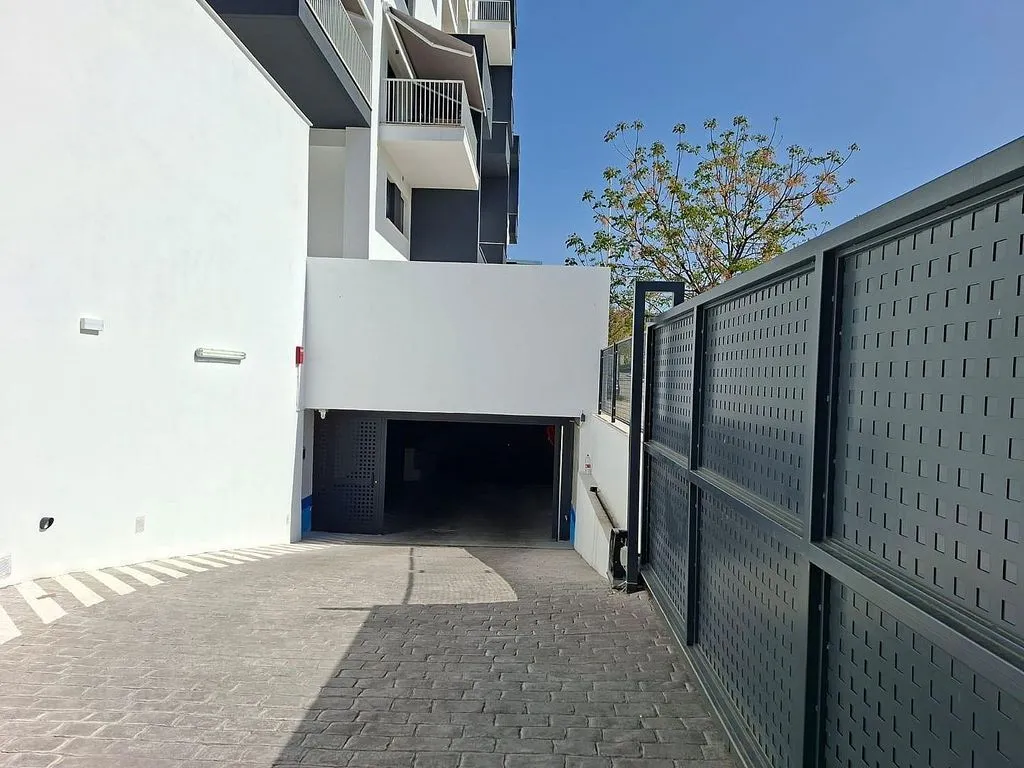 3-Bed Apartment with Pool in Rosaleda