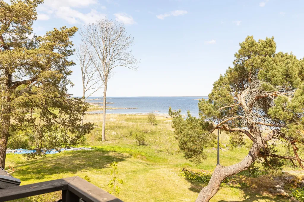 Aed - Charming Seafront Property in Stenskär