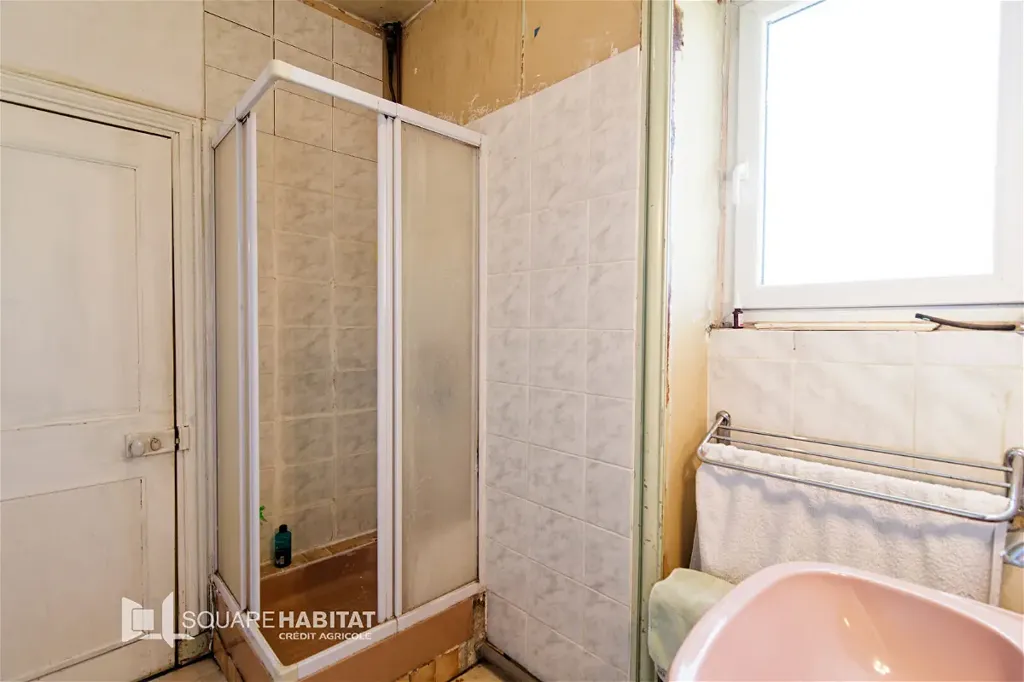 Salles de bain - Maison en Pierre avec Jardin à Osmanville