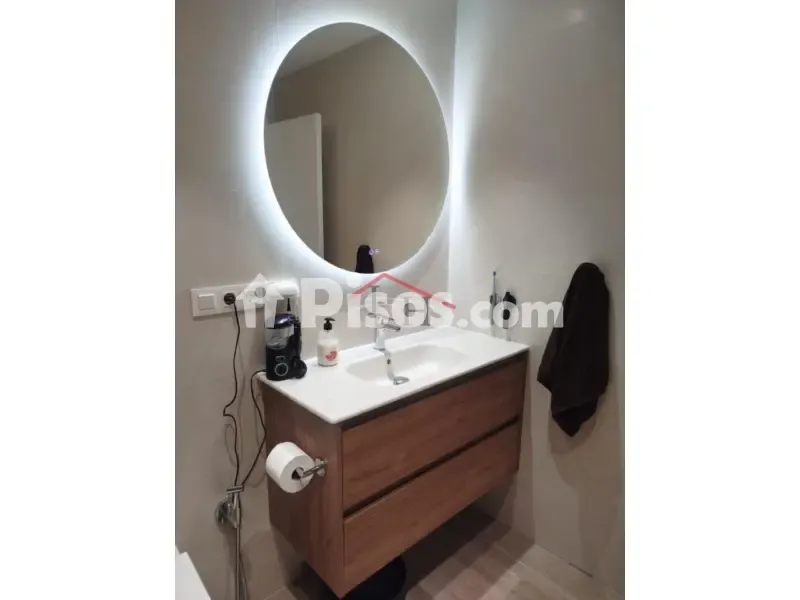 Salles de bain - Modern Flat with Terrace near University