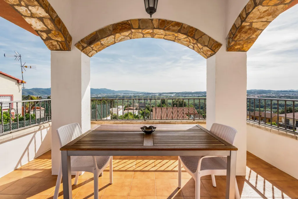 Terrace - Independent House with Montserrat Views in Abrera