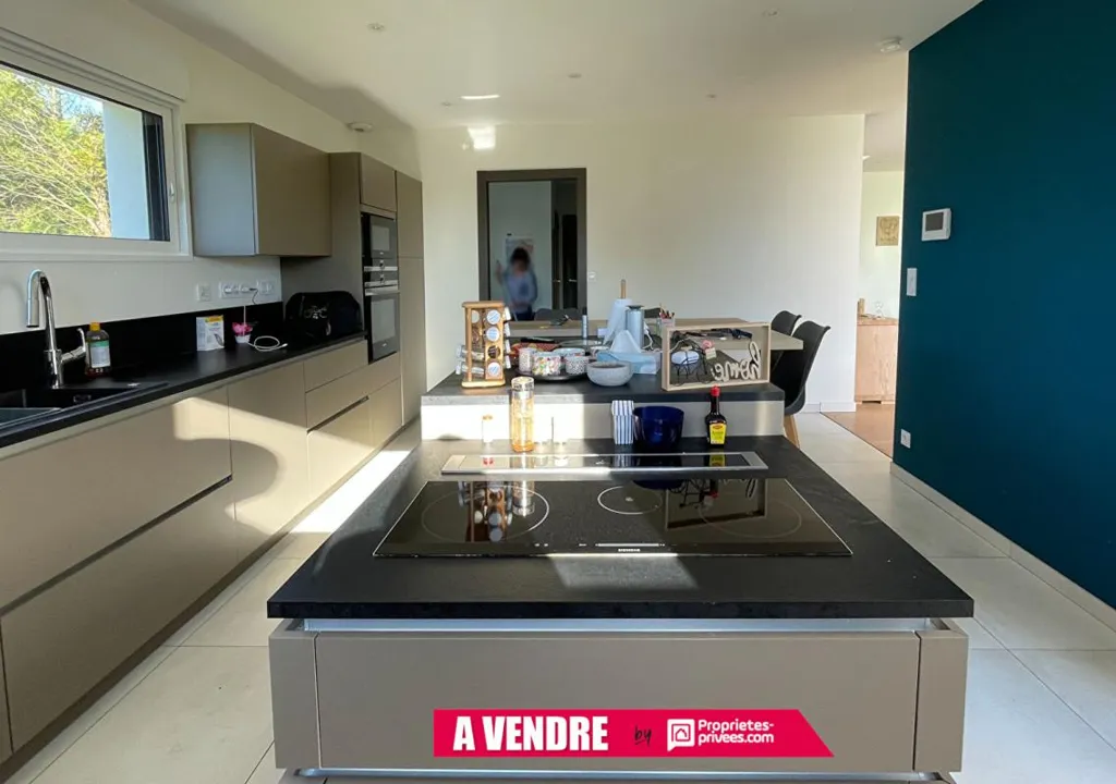 Cuisine - Maison Contemporaine en Brique avec Terrasse à 110 m²