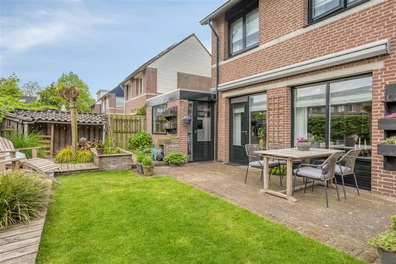 Maison 8 pièces à Breda