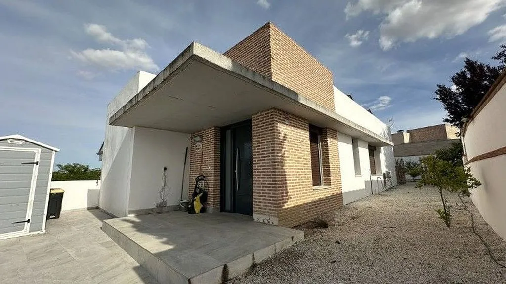 Välivaade - Independent House with Pool and Terrace in Layos