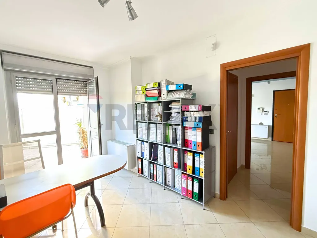 Office - Office with Terrace in Foggia