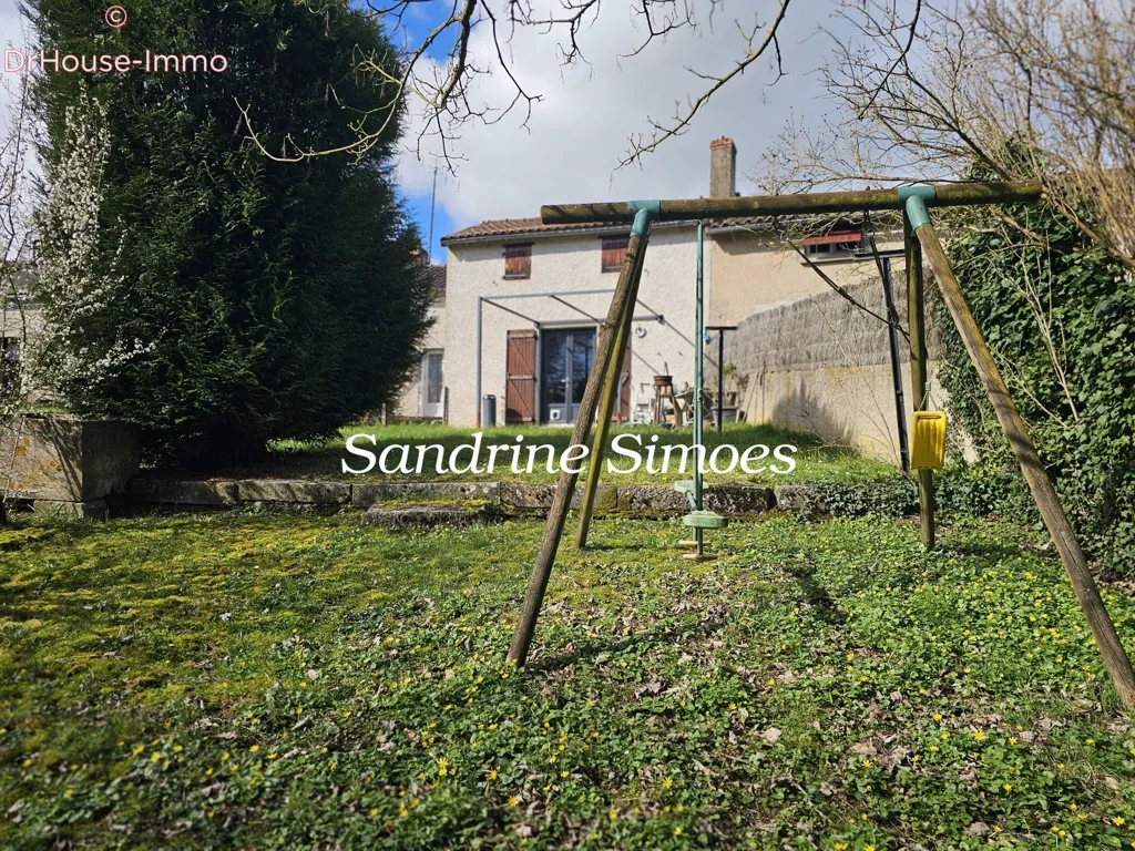 Jardin - Maison avec Terrain et Dépendances à Montmorillon