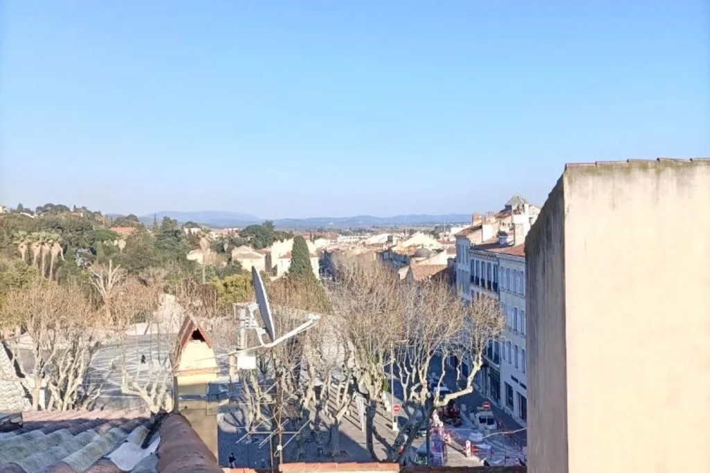 Balcony - Bright 2-Bedroom Apartment in Hyères