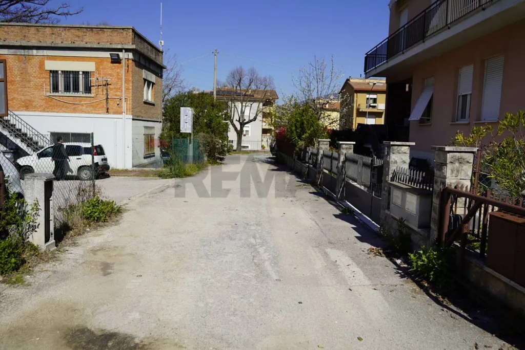 Välivaade - Buildable Plot with Green Access in Foligno