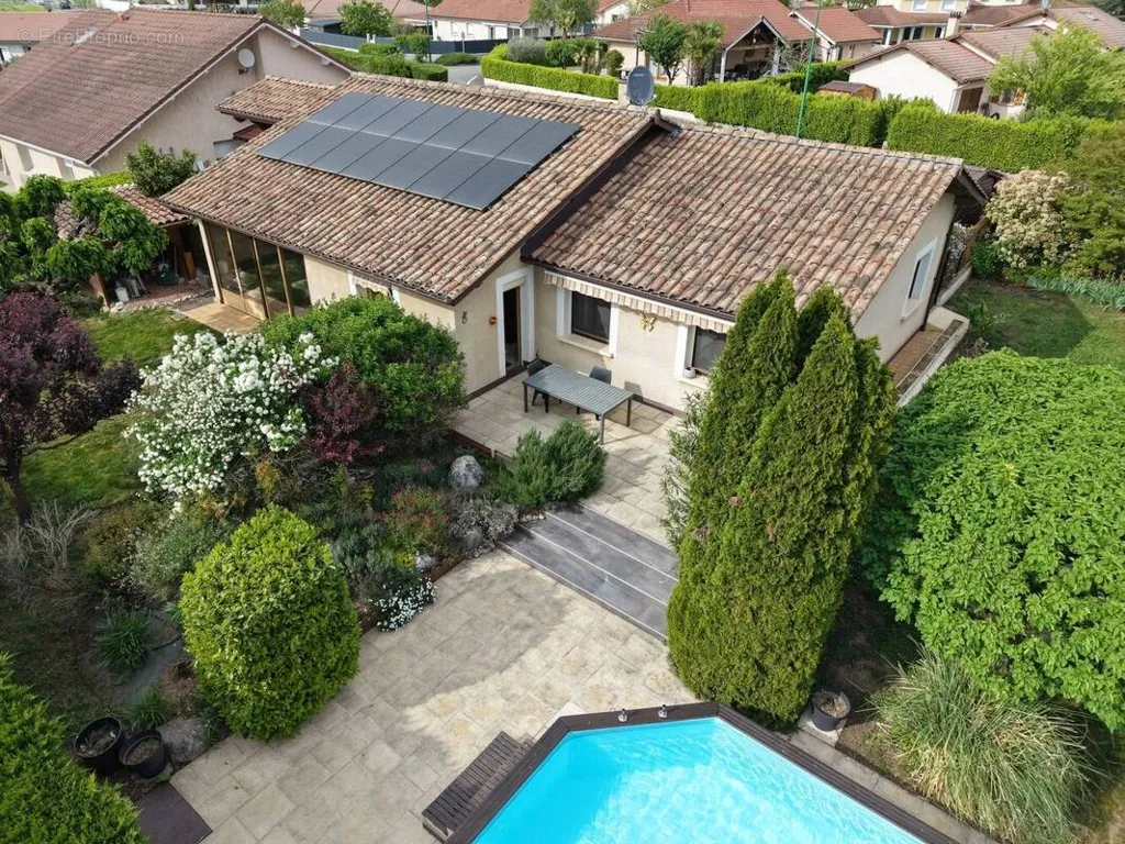 Vue aérienne - Maison de Plain Pieds avec Piscine à St Marcellin