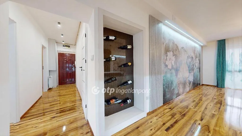 Ingresso - Modernised Apartment with Balcony in Miskolc Centre