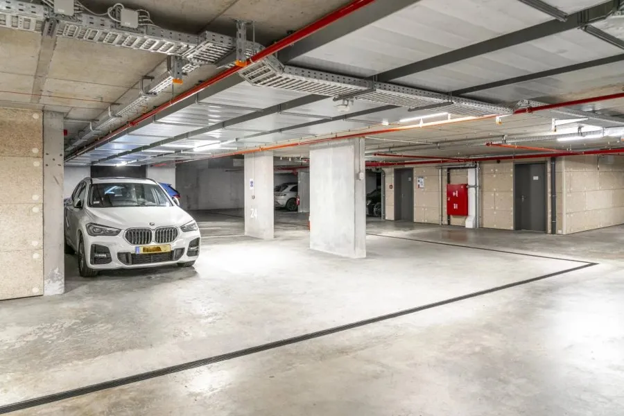 Garage - Place de Parking Sécurisée à Luxembourg-Hollerich