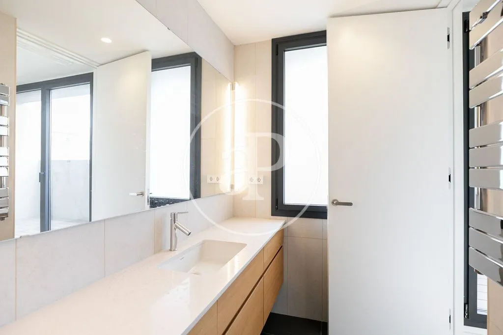 Salles de bain - Luxury Penthouse Duplex with Terraces in Eixample