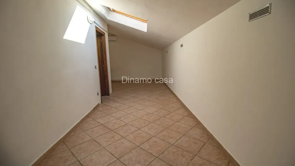 Pièces - Apartment with Industrial Warehouse in Carmignano