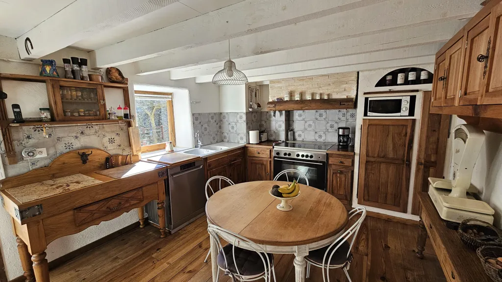 Cuisine - Maison en Pierre avec Vue Montagne en Vallée de Campan