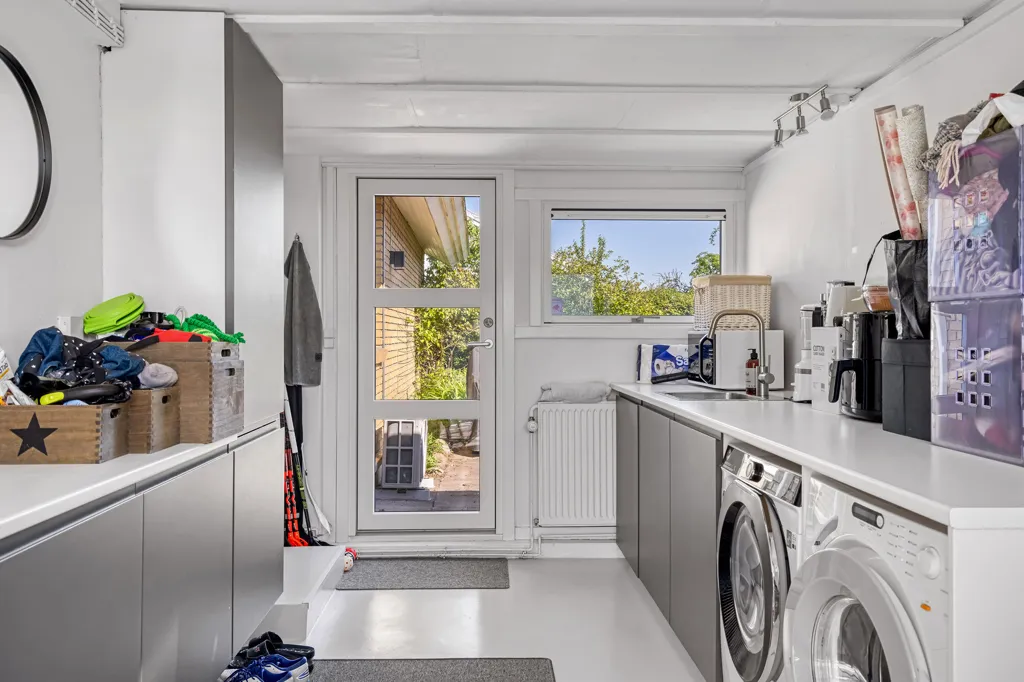 Utility Room - Modernised Villa with Garden in Stenløse