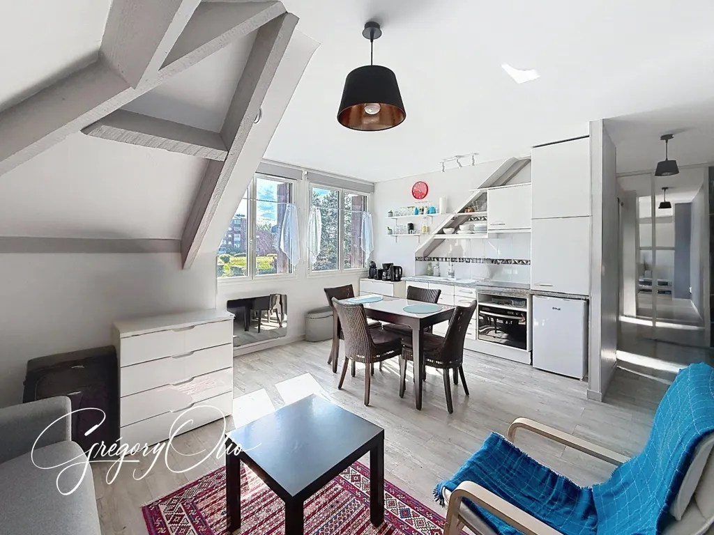 Sala da pranzo - Studio with Private Parking near Centre Ville