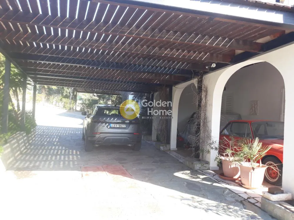 Garage - Villa with Sea View in Koropi