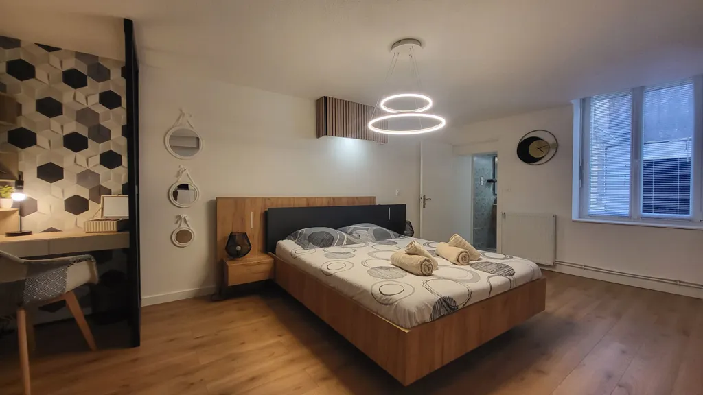 Chambres - Appartement Rénové en Centre-ville à Lons-le-Saunier