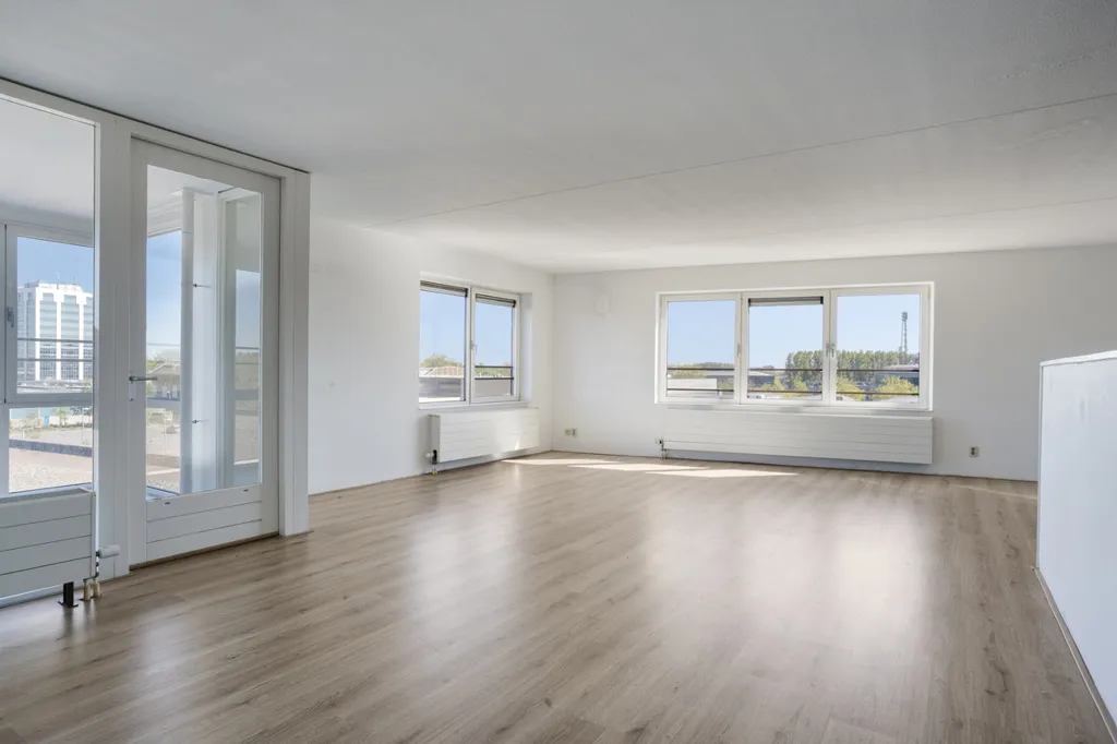 Living Room - Luxury Apartment with Maas View in Rotterdam