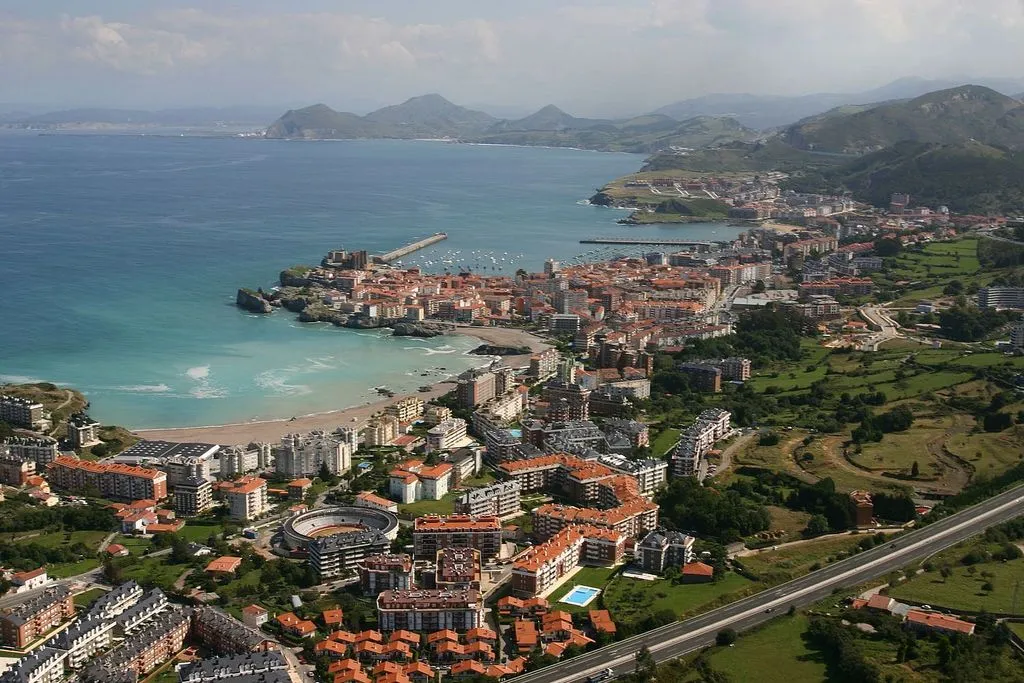 Apartment with Pool and Sea View in Castro Urdiales