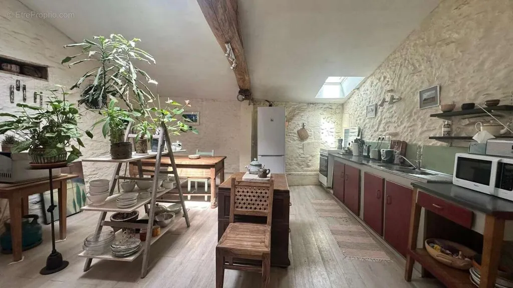 Cuisine - Ensemble Immobilier avec Jardin à Chaniers