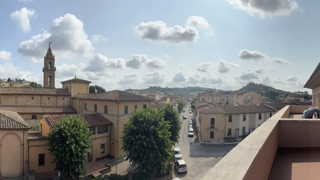 Balcon - Bright Bilocale with Terrace in Castelfiorentino