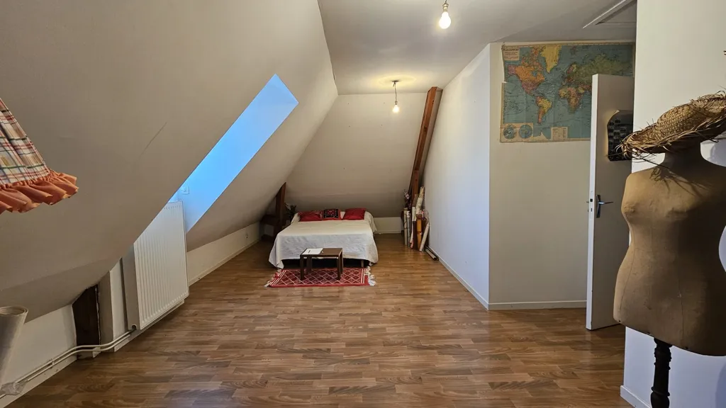 Toad - Spacious House with South Terrace in Beauvais