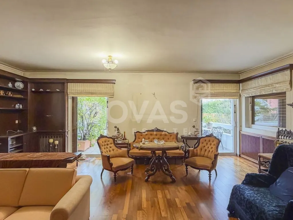 Elutuba - Double-Fronted Apartment with Garden in Kifissia