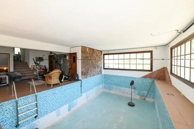 Pool - Three-Storey House with Garden in Serrai Centre
