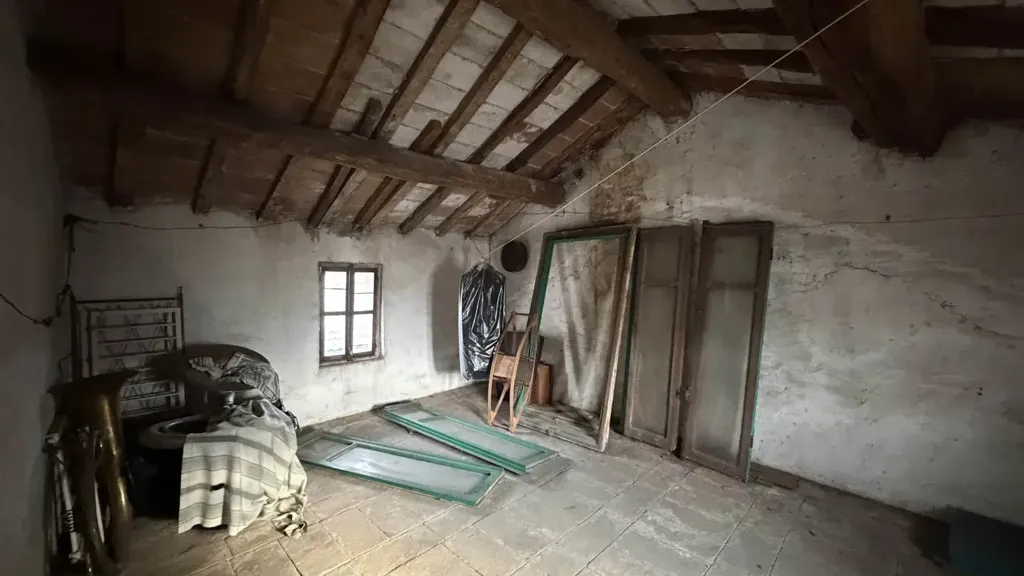 Pièces - Independent House with Dual Access in Gambolo'