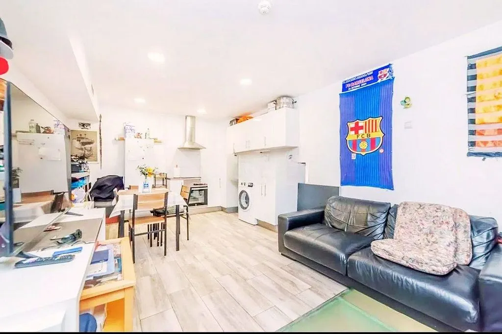 Soggiorno - Modern Loft with Garage in Industrial Zone